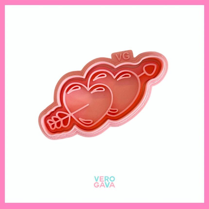 Cortador de galleta corazones con flecha 8cm
